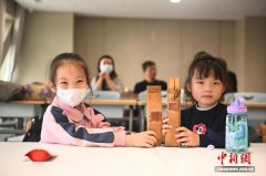 甘肃兰州：孩童体验“解锁”东西方古代保密技艺